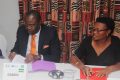 Le ministre gabonais en charge de la Culture, Patrick Mouguiama Daouda signant la «Déclaration de Libreville» sur les musées, la circulation, la lutte contre le trafic illicite, le retour et la restitution des biens culturels. © D.R.