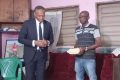 Le ministre des Sports, Franck Nguema et Jean-Clair Nguema Edou, le géniteur du jeune footballeur, le 30 janvier 2023. © D.R.