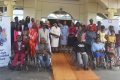 Le ministre de la Justice, ses collègues déléguées aux Affaires sociales et à l’Éducation nationale et la Coordinatrice du système des Nations unies au Gabon, posant avec les personnes vivant avec un handicap à l’occasion de la journée nationale des droits de l’homme a été célébrée le 3 juin à Owendo. © Gabonreview