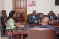 La Garde des Sceaux, Erlyne Antonela Ndembet Damas, et les responsables du Synamag, le 17 janvier 2023 à Libreville. © D.R.