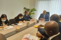 Le ministre de l’Energie et des Ressources hydrauliques, Séverin Oswald Mayounou échangeant avec l’ambassadeur de la Chine au Gabon, Li Jinjin, le 14 mars 2023. © D.R.