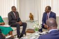 Le directeur général du FAGACE, Ngueto Tiraina Yambaye s’entretenant avec le ministre de la Promotion des investissements, Hugues Mbadinga Madiya, le 14 mars 2023. © D.R.
