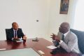 Le ministre Blaise Louembé devisant avec le directeur général de la SGG, Alban Etho, le 20 mars 2023. © D.R.