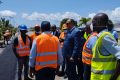 Le ministre de l’Energie et des Ressources hydrauliques, Oswald Séverin Mayounou et sa déléguée sur le site d’Amissa. © Gabonreview