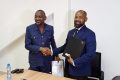Yannick Amiar(gauche) et Jean Fidèle Koumba scellant leur convention, le 22 mai 2023 à Nkok. © Gabonreview