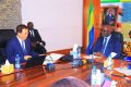 Dr Donghu Liu échangeant avec le ministre Chen Sylvestre Mezui M'Obiang, le 22 juin 2023 à Libreville. © Min. des Mines