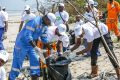 Les agents de Perenco Oil & Gas Gabon sur le terrain pour faire un geste contre la pollution plastique à l’occasion de la Journée mondiale de l'environnement 2023. © D.R.