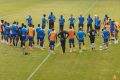 Un moment de la discussion collective, entre les 23 Panthères et le staff technique avant le démarrage de l’entraînement, le 15 juin 2023 à Bongoville. © Gabonreview