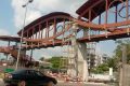 La passerelle piétonne du lycée national Léon Mba. © D.R.