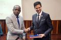 Le ministre des Affaires étrangères, Hermann Immongault et le directeur général de France Volontaires, Yann Delaunay satisfait de la convention de partenariat pour le volontariat et de mobilités croisées sur la préservation des écosystèmes forestiers du Bassin du Congo. © Gabonreview