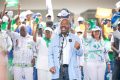 Le président Ali Bongo Ondimba face à la population de Lambaréné, dans la province du Moyen-Ogooué. © Equipe de campagne