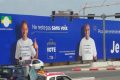 Dans les rues de Libreville, affiche appelant à voter à l'occasion des élections générales du 26 août. © TV5Monde