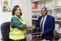 Tatiana Nouchka Otha, la directrice générale de Mishkhan Immo construction et Christian Mamalepot, l’ADG d’Okoumé Capital scellant leur partenariat, le 11 août 2023 à Libreville. © Gabonreview