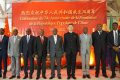 Li Jinjin, l’ambassadeur de Chine au Gabon posant avec les autorités gabonaises, le 27 septembre 2023 à Libreville © Gabonreview