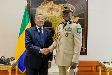 L’opposant Jean Ping et le général Oligui Nguema, le jeudi 21 septembre 2023 au palais présidentiel de Libreville. © Présidence du Gabon