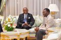 Tête à tête entre le président de la Transition, Brice Clotaire Oligui Nguema et son homologue de la Guinée-équatoriale, Teodoro Obiang Nguema, le 25 octobre 2023. © Com. présidentielle