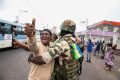 Malgré la suspension de l’aide américaine à leur pays, les Gabonaises et Gabonais pensent que le coup d’État était salutaire pour eux. © Afrikimages