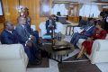 Le Premier ministre Ndong Sima devisant avec les représentants du groupe Eramet. © Com. Primature
