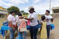 Distribution de kits scolaires à Port-Gentil. © Gabonreview