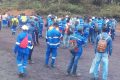 Les employés de la société Novelle Gabon Mining observant un mouvement d’humeur, le 6 octobre 2023 à Franceville. © Facebook