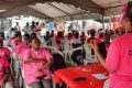 Les dames de Sobraga autour d’un «Café Rose» pour parler des cancers féminins. © Gabonreview