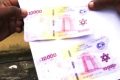 Des billets de banque de très mauvaise qualité retrouvés chez les faussaires. © Gabonreview/Capture d’écran