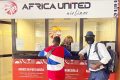Des clients devant l’une des agences d’Africa United Airlines. © D.R.