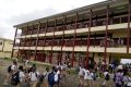 Élèves dans la cour de récréation d’une réalisation de l’AFD : le complexe scolaire d’Alibandeng (1er arrondissement de Libreville). © Gabonreview