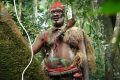 Le Gardien de la Forêt Hilarion Kassa Moussavou, dit Mambongo, homme-médecine gabonais. © D.R.