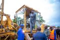 Le général Flavien Nzengui Nzoundou relançant les travaux d’achèvement du tronçon Ndende-Tchibanga long de 90,75 km. © MinTP