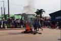 Les populations manifestants au carrefour Potos à Franceville. © Gabonreview/Capture d’écran