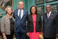 Vernelle Trim FitzPatrick (en rouge), l’ambassadeur du Gabon aux USA Noël Nelson M’Essone et des officiels américains. © D.R.