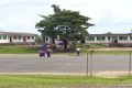 Quelques élèves dans la cour du lycée Djoué Dabany le 2 janvier. © D.R.