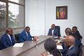 Le ministre du Travail, Adrien Nguema Mba et les membres de la délégation du Groupe Fobert, réunis pour discuter des activités du groupe et des mesures prises pour rectifier le dépassement du quota d'employés expatriés. © D.R.
