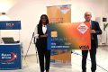 Les DG de Moov Africa Gabon, UBA Gabon, Zouheir Jorio et Eugénie Onyekwelu, lançant officiellement la nouvelle carte prépayé internationale MOMOVISA. © D.R.