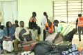 Les Gabonais rapatriés du Sénégal récupérant leurs bagages. © GabonReview