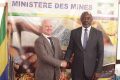 Le nouveau directeur général d’Ivindo Iron, Edward Kalajzic et le ministre des Mines, Gilles Nembe, le 23 avril 2023. © Com. Mines