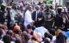 Le général Brice Clotaire Oligui Nguema échangeant avec les jeunes chômeurs, le 1er mai 2024. © GabonReview