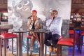 Créol et Edgar Yonkeu, le directeur de Direct prod, lors de la présentation du single. © GabonReview