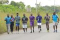 Sthemy Manuel Vinga (Drapeau autour du cou) et ses compagnons de route. © D.R.