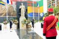 Le général Brice Clotaire Oligui Nguema devant la statue du capitaine N’Tchoréré, le 7 juin 2024, à Libreville. © Communication présidentielle