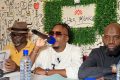 L’artiste et producteur gabonais Rodzeng (micro) face à la presse, le 5 juin 2024. © GabonReview