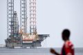 Sur les trois premiers mois de l’année 2024, l’indice de production du pétrole s’est consolidé de 3,1% dans les activités extractives. © Justin Tallis/AFP