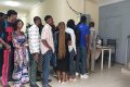 Des étudiants émergeant après les oraux le 16 juillet 2024. © GabonReview