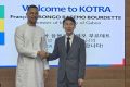 Le ministre François Mbongo Rafemo Bourdette et le vice-président de la Kotra, Jihyung Lee, le 21 août 2024 en Corée. © Ministère de l’industrie
