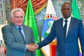 L’homme d’affaires angolais, Helder Bataglia Dos Santos et le président Oligui Nguema, le 7 mai 2025 à Libreville. © Communication présidentielle