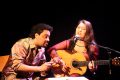 Un Gabonais, une Russe. Deux voix, deux parcours, deux sensibilités. Et pourtant une même scène, un même souffle, un même message : celui de l’ouverture à l’autre. Urgence de Vous, spectacle musical atypique, est né en 2019 sur les planches du cabaret Le Nez Rouge à Paris. © D.R.