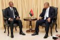 Brice Clotaire Oligui Nguema et son homologue João Manuel Lourenço, le 12 mai 2025, à Libreville. © Com présidentielle