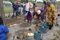 Des apprenants s’exerçant au planting. © GabonReview