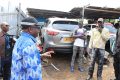 Dans une opération musclée de salubrité et de libération de l’espace public, le délégué spécial chargé de la gestion de la commune de Libreville, Adrien Nguema Mba, accompagné de la déléguée spéciale du troisième arrondissement, Jocelyne Bichepy Makita, a lancé ce 4 juin 2025, une descente de terrain dans plusieurs quartiers sensibles. © GabonReview